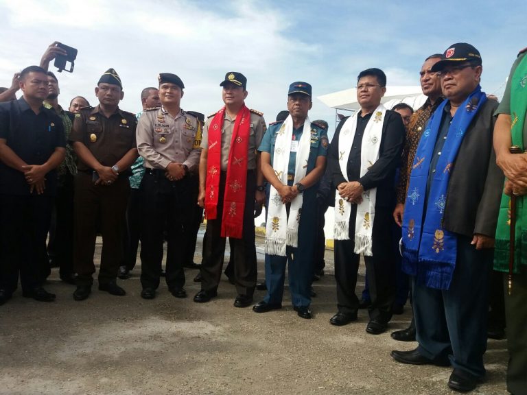 Kunjungan Gubernur Maluku Ir. SAID ASSAGAF dan Pangdam XVI Pattimura Mayjen TNI DONI MONARDO di Kab. Maluku Tengah