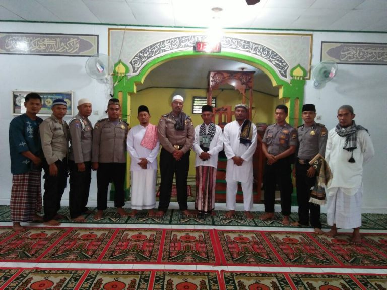Polsek Kota Masohi Melaksanakan Sholat Jumat Berjamaah Dalam Rangka Safari Ramadhan