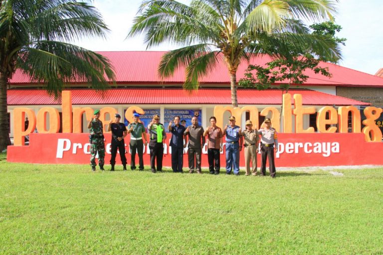 Kapolres Maluku Tengah Memimpin Apel Gelar Pasukan Operasi Lilin Siwalima 2017