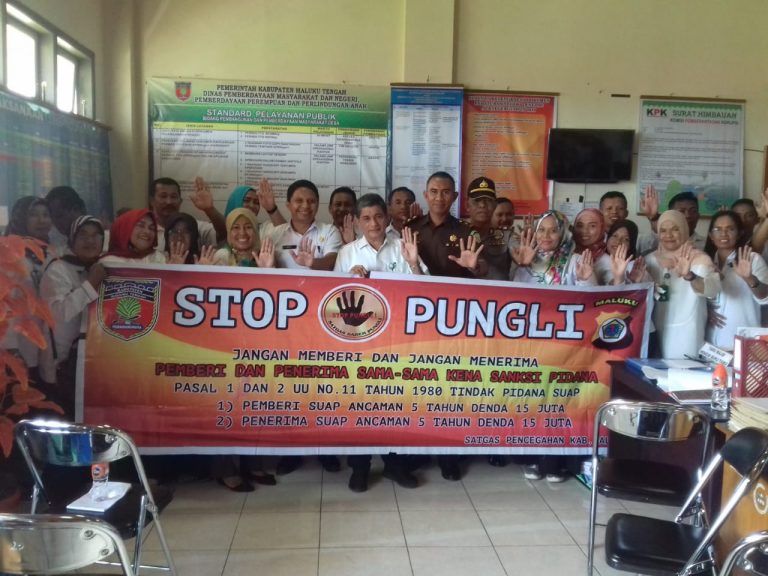 Sosialisasi Tim Satgas Saber Pungli Kabupaten Maluku Tengah di Kantor Dinas Pemberdayaan Masyarakat dan Negeri