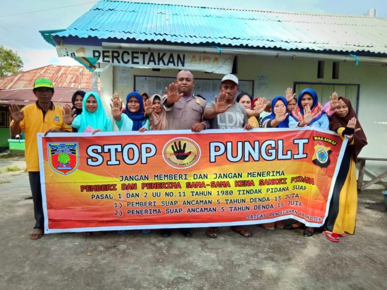 Sosialisasi Saber Pungli, Bhabinkamtibmas Kelurahan Namaelo di RT 17