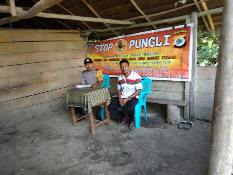 Sosialisasi Saber Pungli, Bhabinkamtibmas Desa Air Besar kepada Masyarakat Desa Air Besar Kecamatan Seram Utara