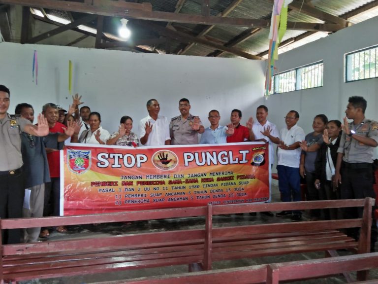 Sosialisasi Saber Pungli, di Kantor Negeri Waru Kecamatan TNS/Waipia