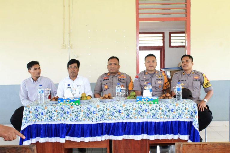 Kapolres Maluku Tengah Bakumpul Bacarita Kamtibmas(BBK) bersama Masyarakat Desa Namto Kecamatan Seram Utara Timur Seti