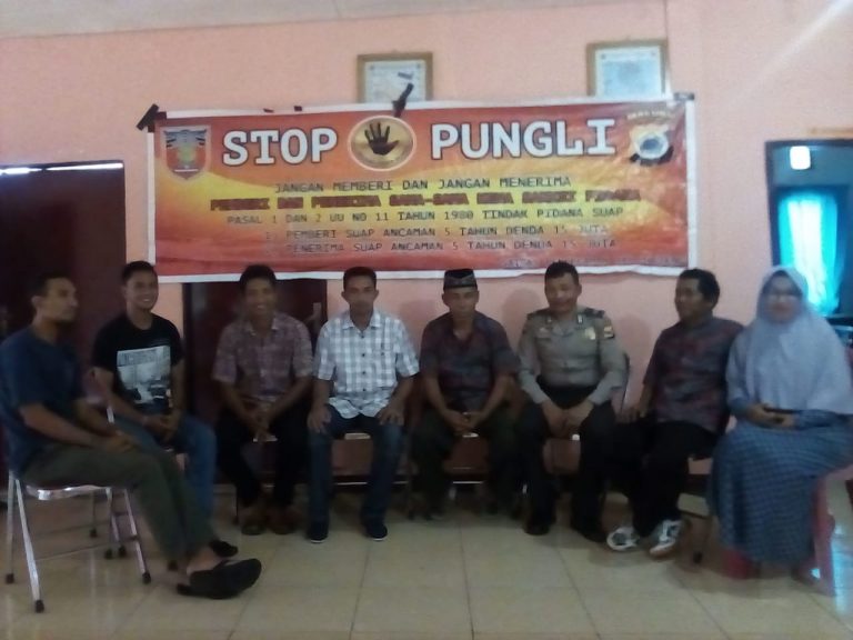 Sosialisasi Saber Pungli, Kanit Binmas Polsek P.P Banda di Kantor Pamerintahan Negeri Adm Rajawali