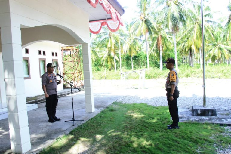 Kapolres Maluku Tengah pimpin Apel Linmas di Kecamatan Seram Utara Barat