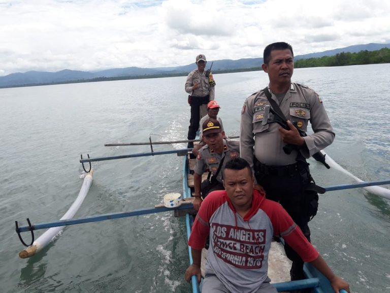 Patroli Laut antisipasi binatang buas (Buaya), Polsek Amahai Polres Maluku Tengah Patroli Laut