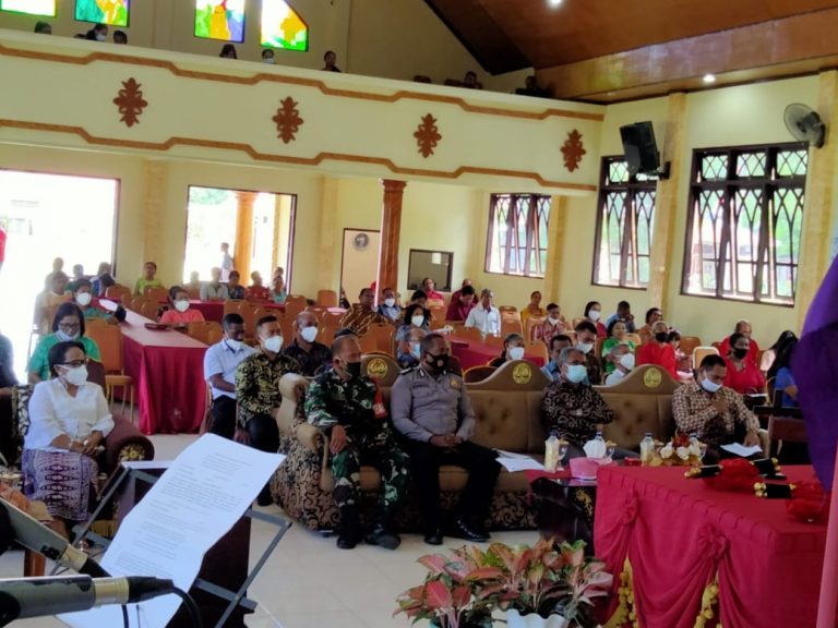 hadiri pembukaan sidang jemaat ke 35 Jemaat GPM Layeni, Ps. Kasih Humas Mewakili Kapolsek Waipia