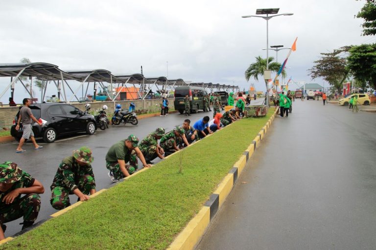 TNI – Pori dan Pemda Kab. Malteng Melaksanakan Bhakti Sosial Dalam Rangka Menyambut Event Tour de Moluccas 2017