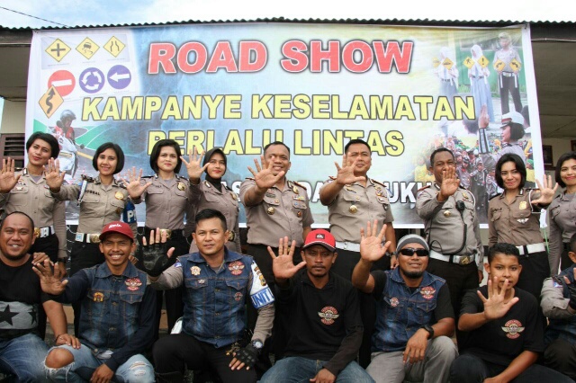 Dit lantas Polda Maluku Melaksanakan Road Show Kampanye Keselamatan Berlalu Lintas Di Kec. Waipia