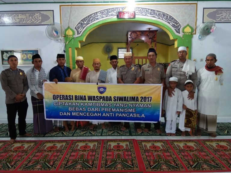 Bripka Irawan Karepesina Bertindak Selaku Khotib Pada Sholat Jumat Di Masjid Babut Taubah RT 04 Kel Ampera Kec Kota Masohi