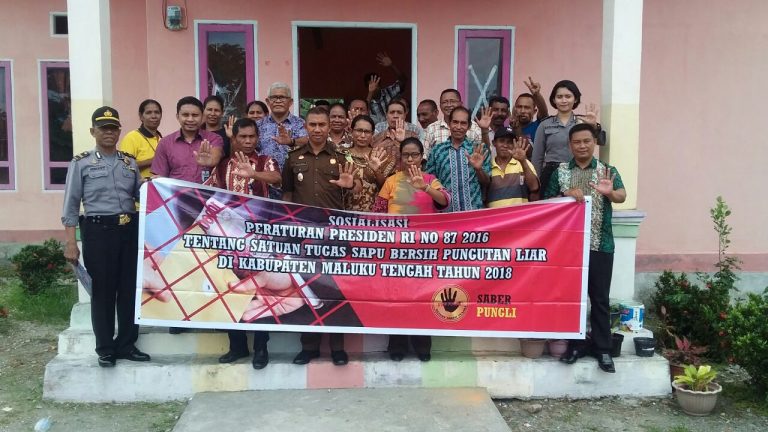 Team  Saber Pungli Sosialisasi di Negeri Yafila