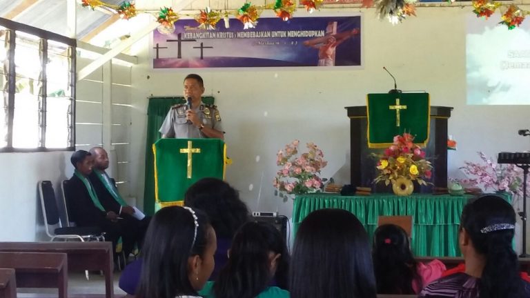 Satuan Binmas Polres Maluku Tengah, Sambangi di Ibadah Minggu