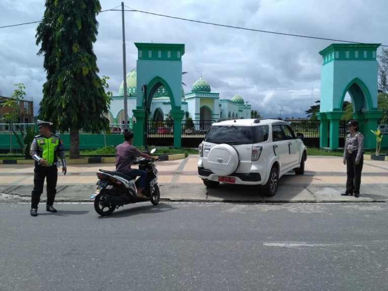 Ciptakan Rasa Aman, Polres Maluku Tengah Lakukan Pengamanan Sholat Jumat