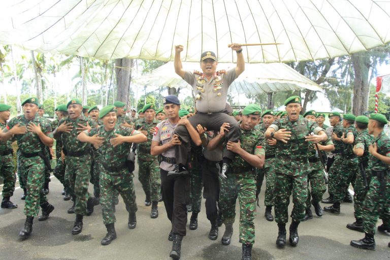 TNI POLRI SOLID,KAPOLDA MALUKU BERKUNJUNG KE BATALION YONIF 731 KABARESI