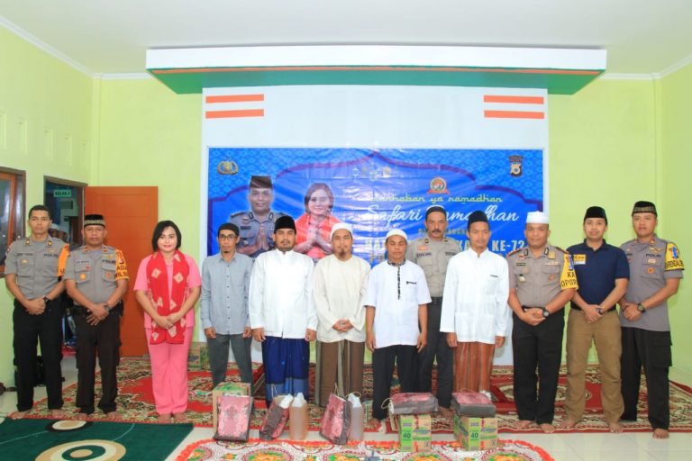 Polres Maluku Tengah bersama Bhayangkari Maluku Tengah melaksanakan giat Safari Ramadhan dan Buka Puasa Bersama di Pondok Pesantren Mambaus Sholihin Km 12