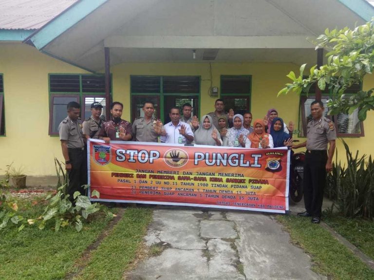 Tim Pencegahan Saber Pungli Kabupaten Maluku Tengah Sosialisasi, di Sekolah SMP Muhammadiyah Negeri Sepa Kecamatan Amahai