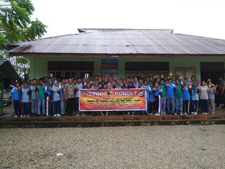 Tim Pencegahan Saber Pungli Kabupaten Maluku Tengah Sosialisasi, di Sekolah SMA Negeri 1 Seram Utara Barat Kabupaten Maluku Tengah