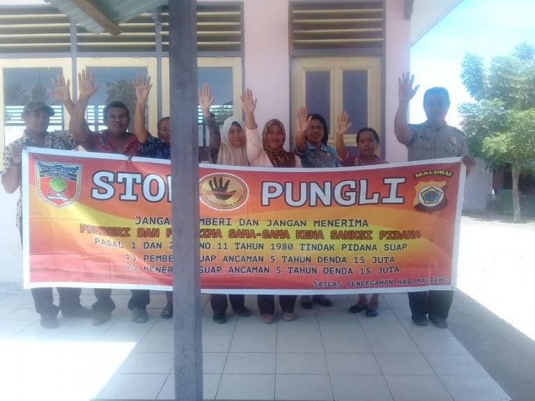 Sosialisasi Tim Saber Pungli Kabupaten Maluku di SD Kristen Labuan Kecamatan Seram Utara Barat