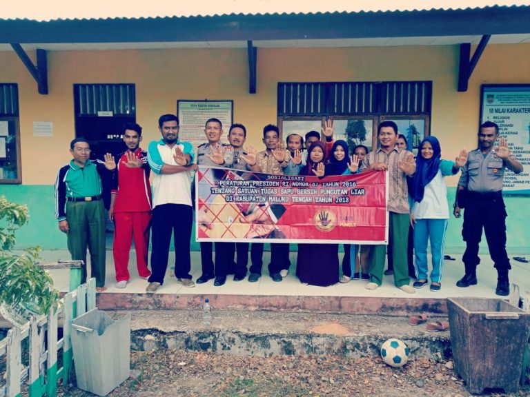 Sosialisasi Tim Saber Pungli Kabupaten Maluku Tengah di Sekolah SMP Negeri 2 Seram Utara Timur Kobi