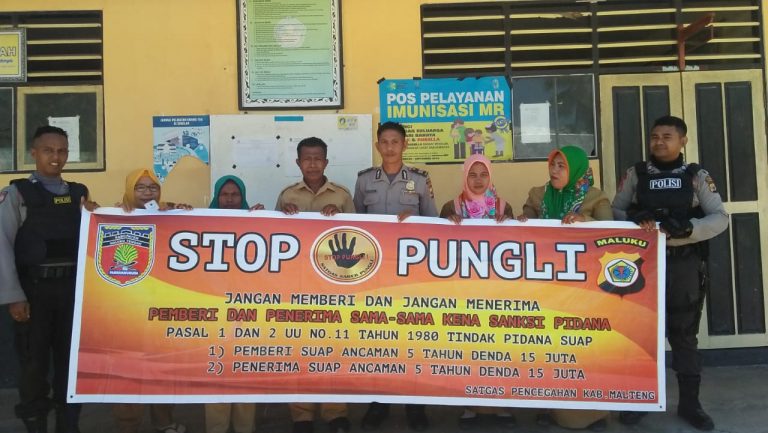 Sosialisaai Saber Pungli, Personil Polsek Seram Utara Barat di Sekolah SD INPRES Negeri Pasanea