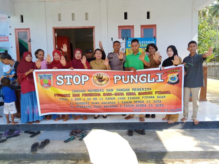 Sosialisasi Saber Pungli, Ps Kanit Binmas Polsek Amahai di Kantor Negeri Administratif Yainuelo