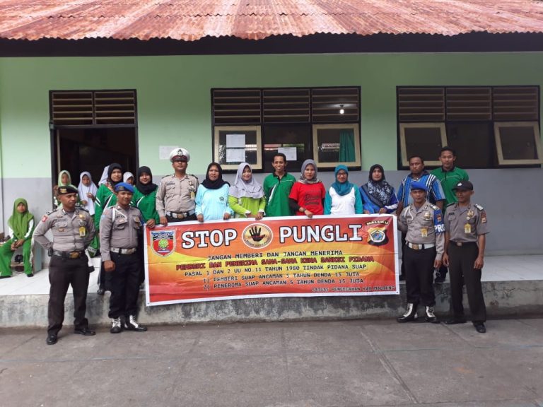 Sosialisasi Saber Pungli, Personil P. P Neira di Sekolah Al-Hilal Banda