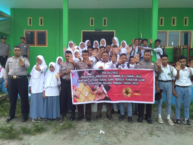 Sosialisasi Tima Satgas Saber Pungli Kabupaten Maluku Tengah di Madrsyah Aliyah Negeri 2 Masohi