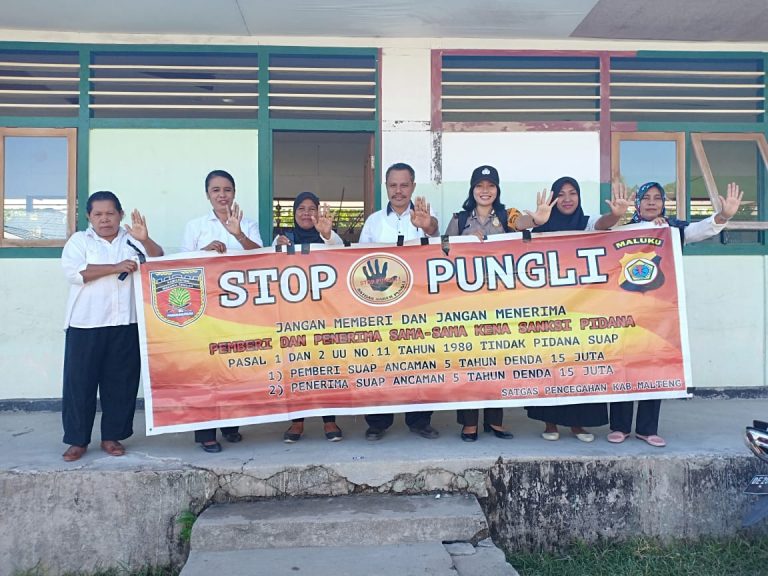 Sosialisasi Saber Pungli, Bhabinkamtibmas Desa Wahai di Sekolah SD Negeri 1 Wahai Kecamatan Seram Utara