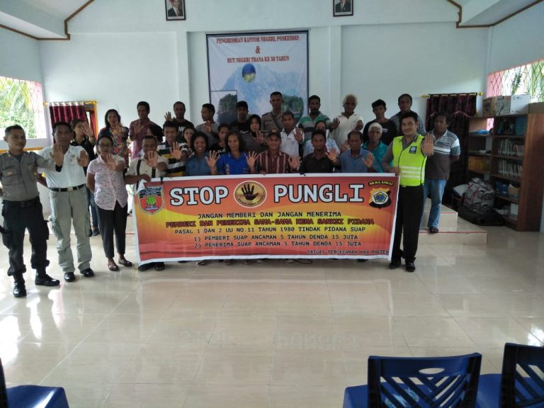 Sosialisasi Saber Pungli, Personil Polsek TNS/Waipia di Negeri Trana Kecamatan TNS/Waipia