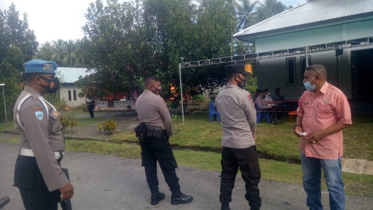 Polsek Waipia Laksanakan Giat Pengamanan Putaran kedua Pemilihan Kepala Pemerintahan Negeri Issu, Kecamatan TNS.