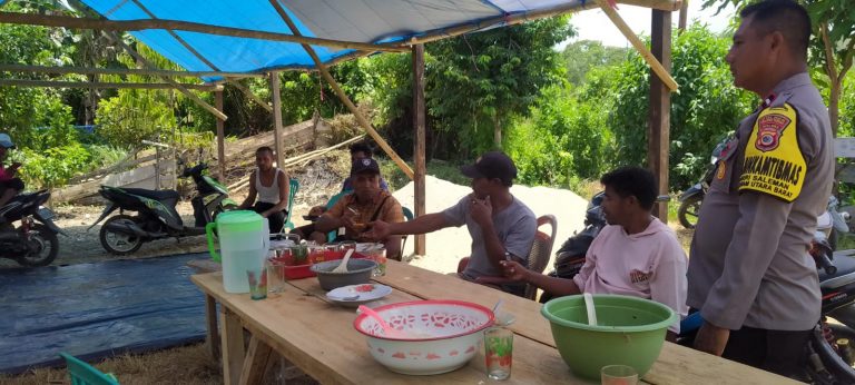POLRWS MALTENG : Giat Patroli, Bhabinkamtibmas Desa Wailulu Dengarkan Keluhan Warga dan Beri Hambauan Kamtibmas