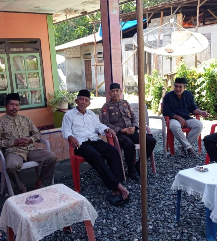 Wakapolsek Tehoru Laksanakan Jumat Curhat Di Dusun Sakanusa