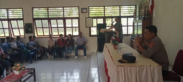 Jumat Curhat di SMA Negeri 17 Kecamatan TNS, Kapolsek Waipia beri Arahan ke pelajar Hindari Bullying