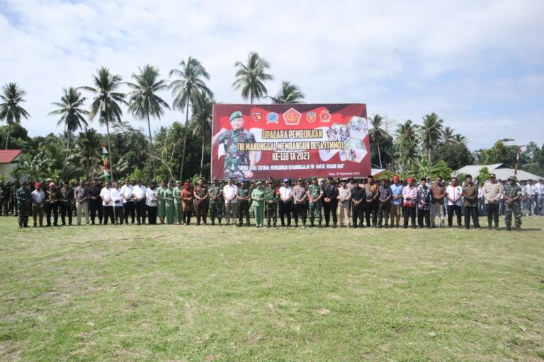Kapolres Malteng Ikuti Upacara pembukaan TNI Manunggal Membangun Desa ( TMMD )