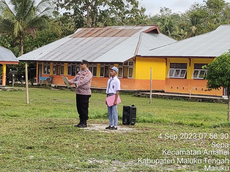 Jadi Pembina Upacara, Polisi Dusun Simalouw Dorong Pelajar Hindari Radikalisme Dan Anti Pancasila