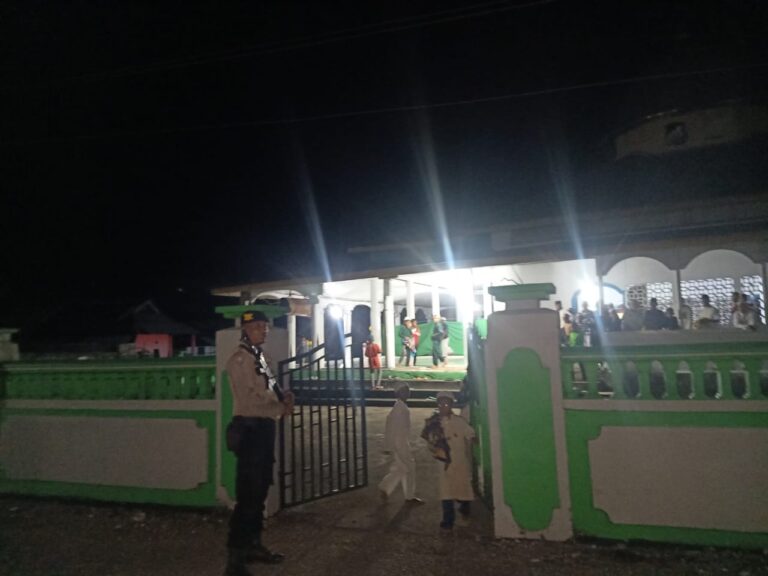 Polsek Telutih Patroli Pengamanan Sholat Tarawih Di Bulan Ramadhan