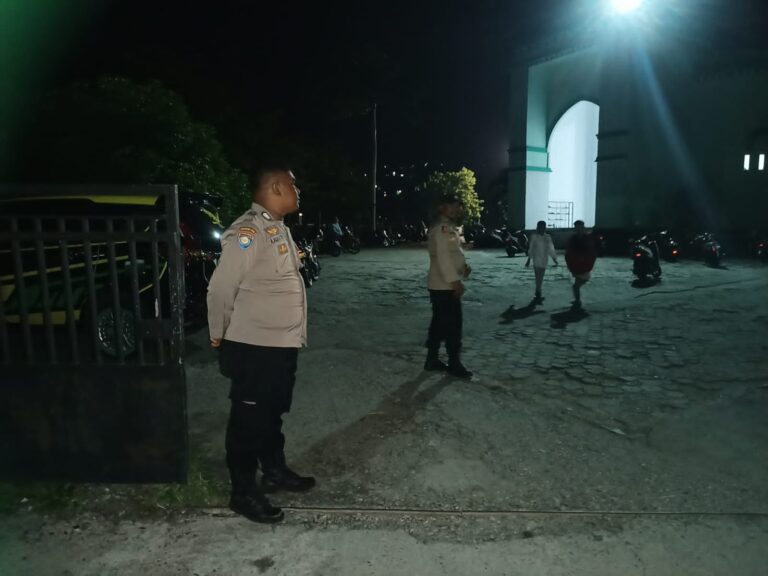 Polsek Kota Masohi Laksanakan Pengamanan Sholat Tarawih Di Bulan Ramadhan