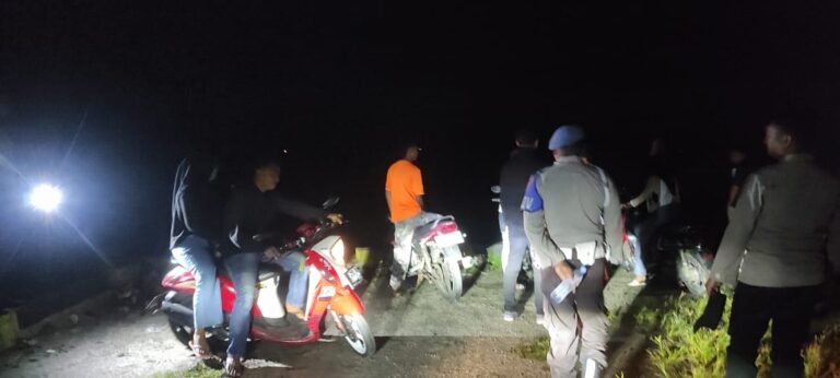 Antisipasi Gangguan Kamtibmas Pada Malam Weekend, Personil Polres Malteng Laksanakan Patroli