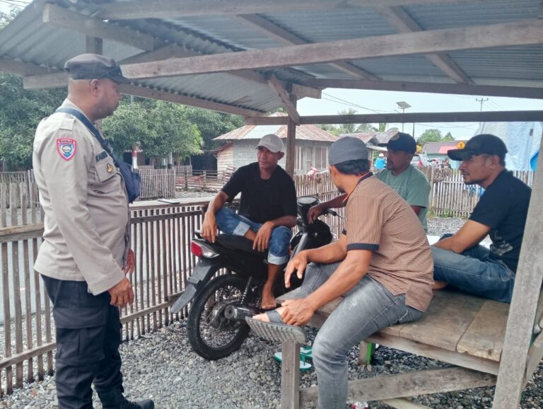 Bhabinkamtibmas Polsek Amahai Laksanakan Sambang